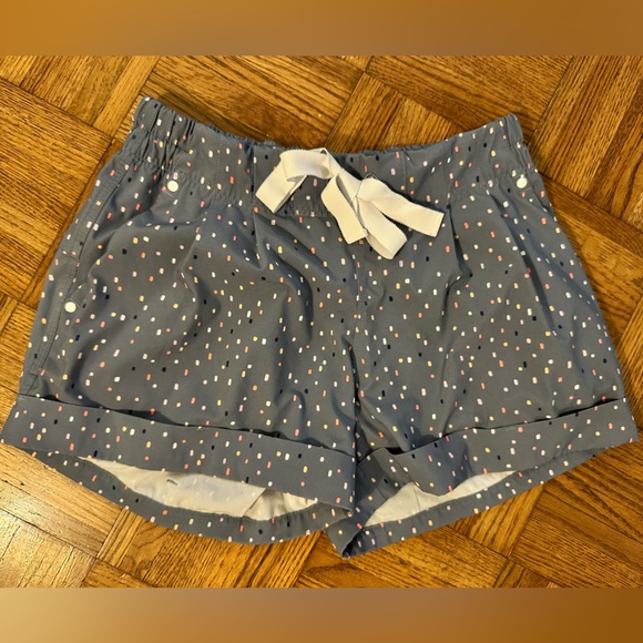 Lululemon-Spring Break Away Cuffed Short-Gray with Dots- Size 4. - Picture 1 of 2
